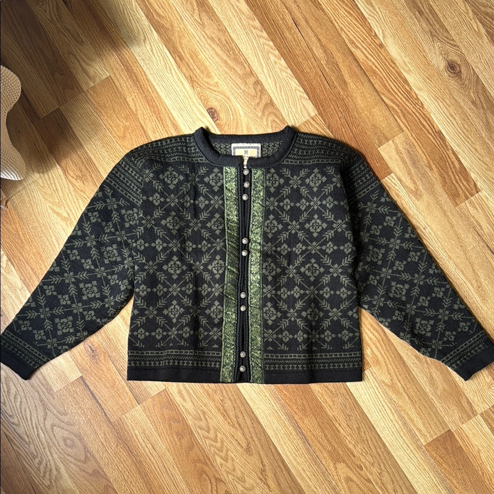 Vintage Dale of Norway women’s sweater